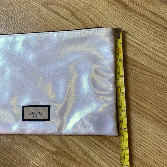 GUCCI 🩵🦋 white pearl “Opal” pouch! PRISTINE - Picture 11 of 12